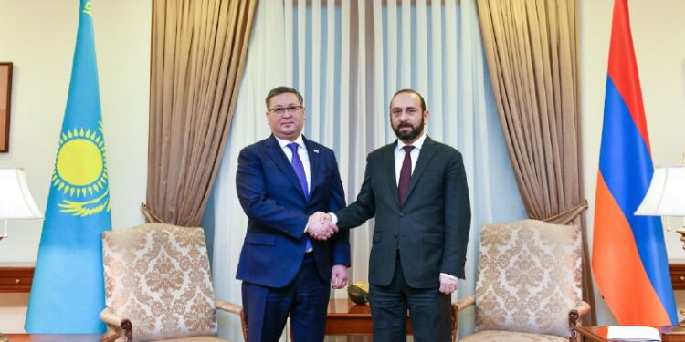 Сыртқы істер министрі Арменияға жұмыс сапарымен барды