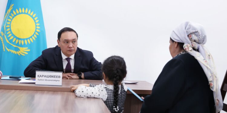 Облыс әкімі тұрғындарды жеке мәселелерімен қабылдады