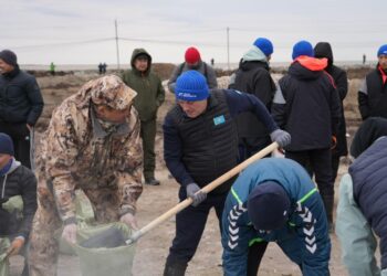 Туризм және спорт министрлігінің ұжымы өзен жағасын нығайту жұмыстарына атсалысты