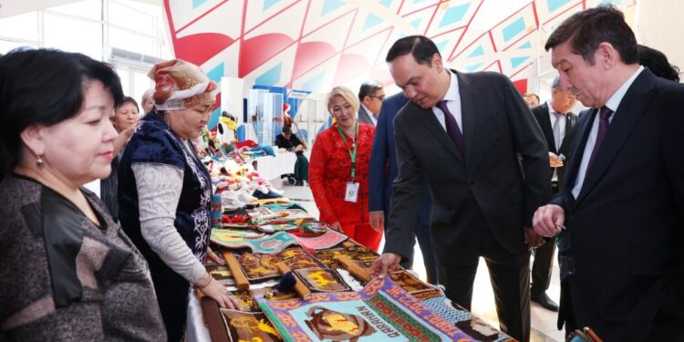 Ербол Қарашөкеев бірқатар этномәдени бірлестіктердің өкілдерін марапаттады