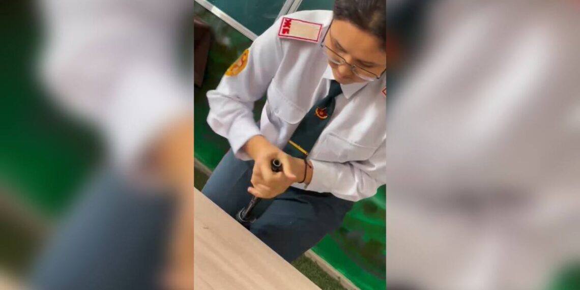 Жамбылдық оқушы автоматты 10 секундта бөлшектеп-жинап жұртты таңғалдырды