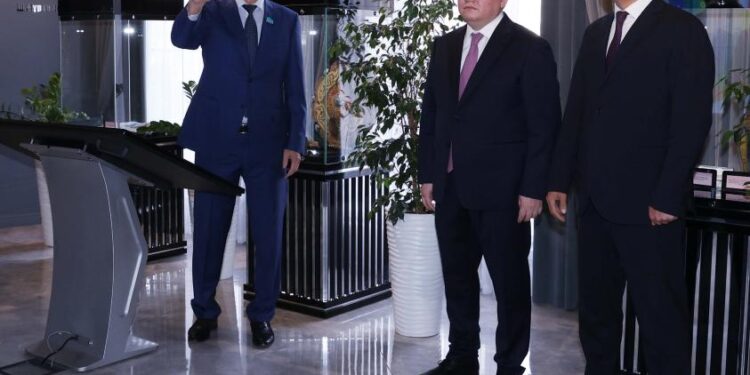 Таразда Ғылым қызметкерлері күні халықаралық ғылыми-тәжірибелік конференция өтті