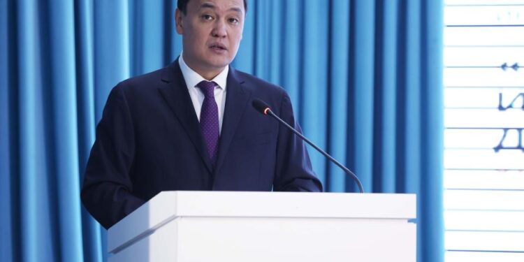 Әкім: Бәсекеге қабілетті мамандарды дайындау маңызды міндеттердің бірі болып отыр