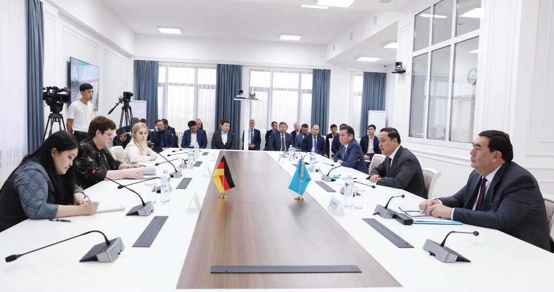 Ербол Қарашөкеев Германияның Қазақстандағы Елшісімен кездесті