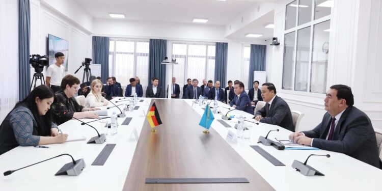 Ербол Қарашөкеев Германияның Қазақстандағы Елшісімен кездесті