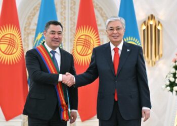 Тоқаев Қырғызстан Президентін «Достық» орденімен марапаттады