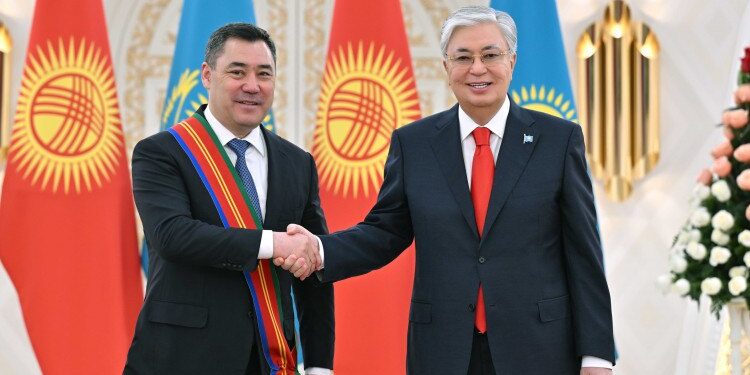 Тоқаев Қырғызстан Президентін «Достық» орденімен марапаттады
