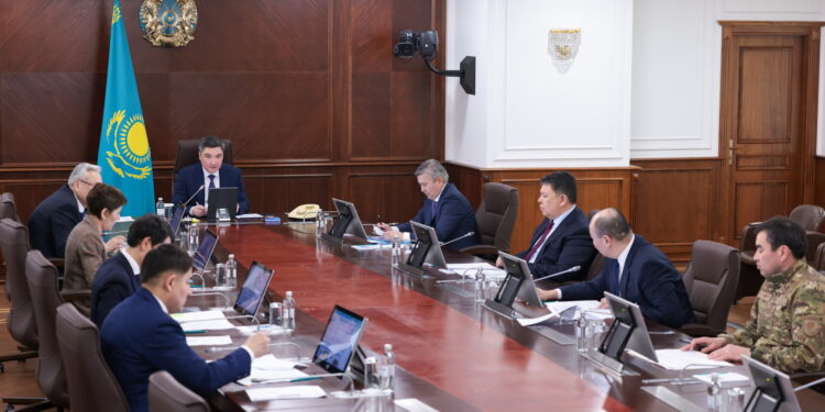 Бектенов тасқыннан зардап шеккендерге өтемақы төлеуді апта соңына дейін аяқтауды тапсырды
