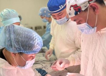 Қазақстанға танымал хирург жамбылдық бүлдіршіндерге ота жасады