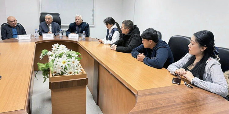 Ақсақалдар кеңесінің мүшелері жастармен жүздесті