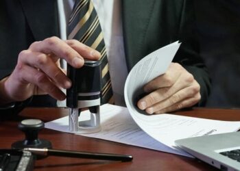 Байзақта әкімдіктің бас маманы 4 адамға 500 гектар жерді заңсыз рәсімдеп берген