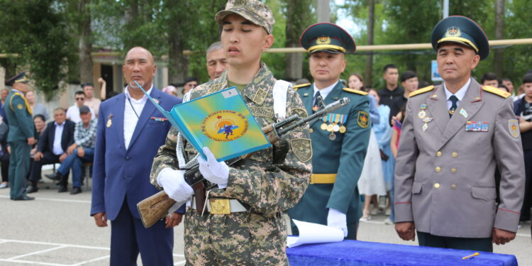 Таразда тау қорықшысы полкінің сарбаздары әскери ант қабылдады