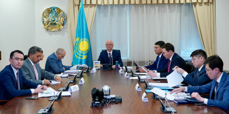 Роман Скляр Инвестиция тарту жөніндегі кеңес отырысын өткізді