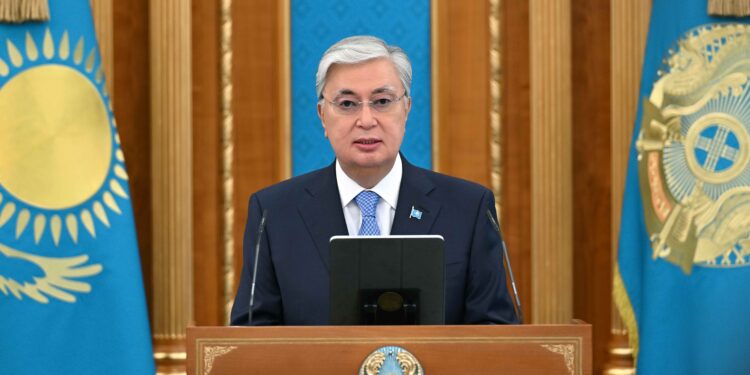 Президент қазақстандықтарды Отан қорғаушы күнімен құттықтады