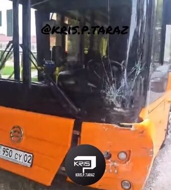 Таразда автобус жеңіл көлікпен соқтығысты