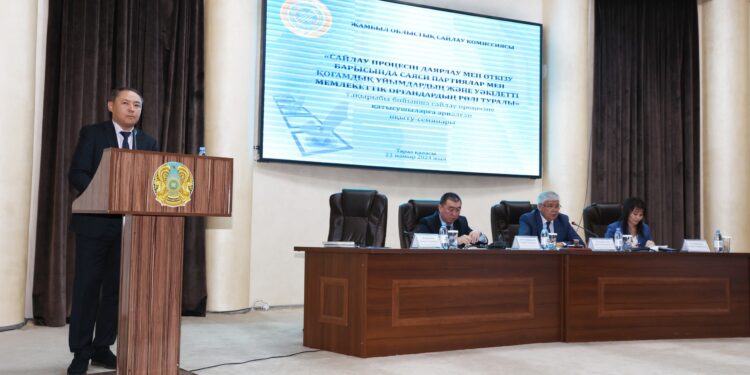 Айдапкелов сайлау науқанында белсенділік танытқан бірқатар азаматты марапаттады