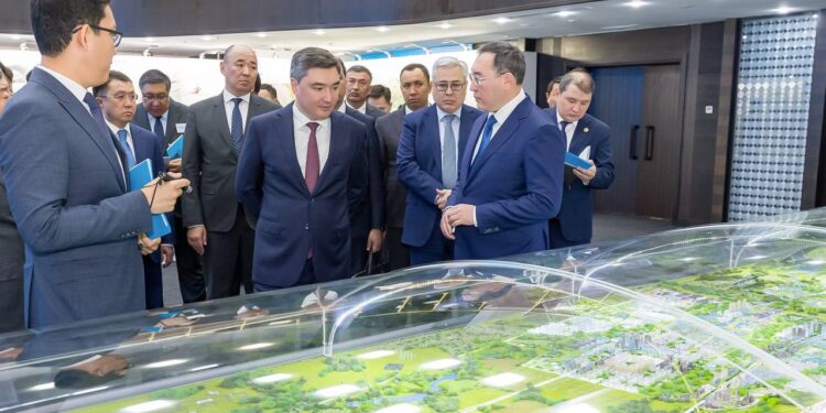 Бектенов қос қаланы дамыту жоспарымен танысты