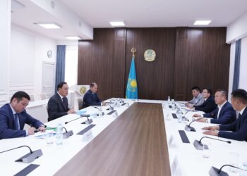Қарашөкеев «Шэньси Ифень» компаниясының басшылығымен кездесті