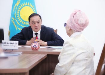 Ербол Қарашөкеев азаматтарды қабылдады