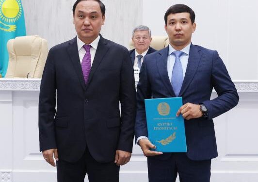 Облыс әкімі үздік мемлекеттік қызметшілерді марапаттады