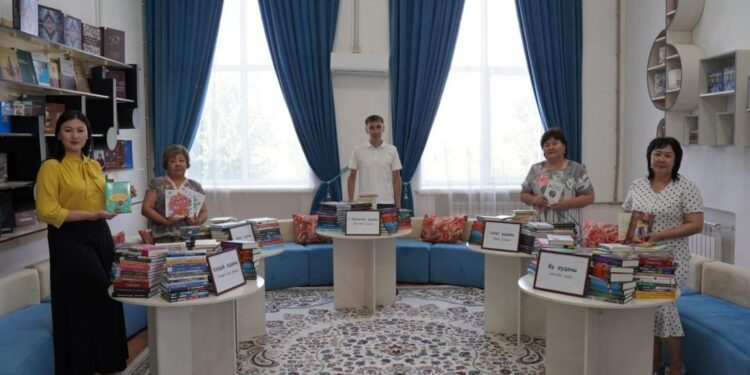 Ауыл кітапханаларына 500 кітап сыйға тартылды