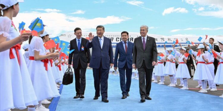 Қазақстанға Си Цзиньпинь келді
