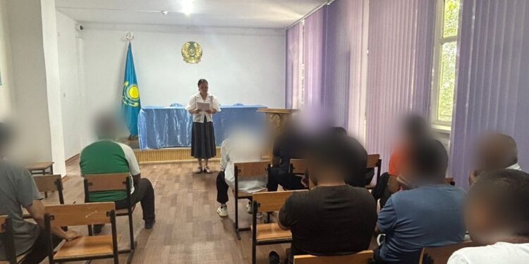 Жамбылда жазасын өтеушілер психологиялық тренингке қатысты