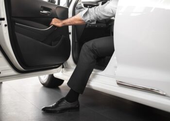 Рысқұлов ауданының жастары кортеж ұйымдастырып, жол ережесін өрескел бұзған
