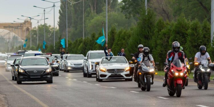 Жамбылдықтар Олимпиада чемпионы Елдос Сметовті зор құрметпен қарсы алды