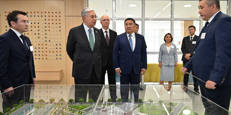 Тоқаев Қосшы қаласының даму жоспарымен танысты