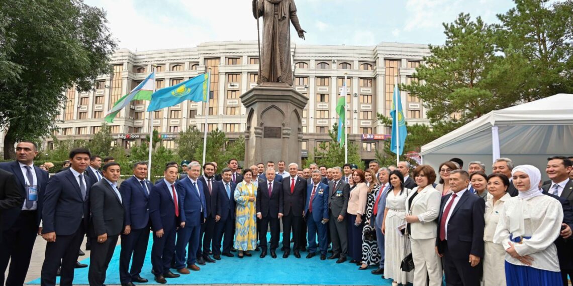 Елордада ұлы ойшыл Әлішер Науаидың ескерткіші ашылды
