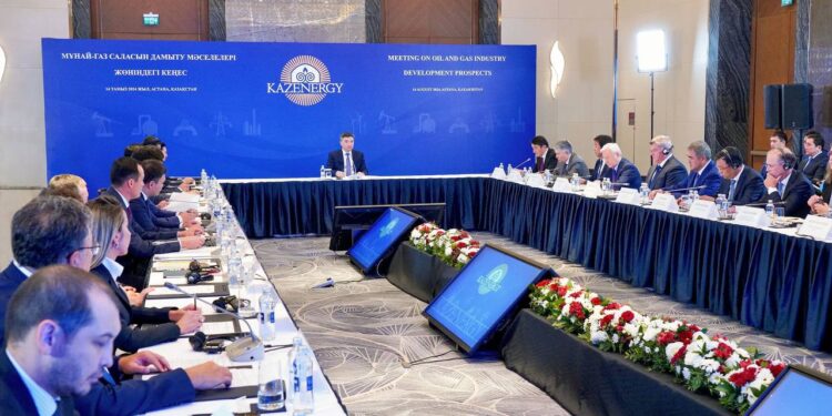 Бектенов: Мұнай-газ саласы барша Қазақстан халқының игілігі үшін қызмет етуі керек