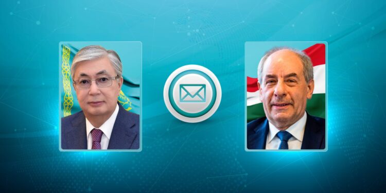 Тоқаев мажар халқын ұлттық мерекесімен құттықтады