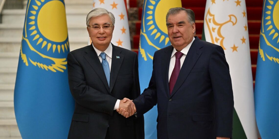 Тоқаев пен Рахмон шағын құрамда келіссөз жүргізді