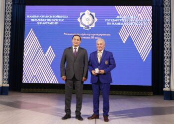 Облыс әкімі Мемлекеттік кірістер органдары қызметкерлерін марапаттады