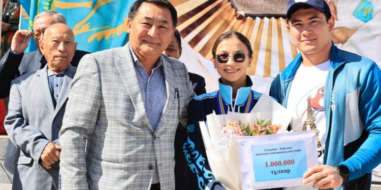 Паралимпиада чемпионын жуалылықтар сән-салтанатымен қарсы алды