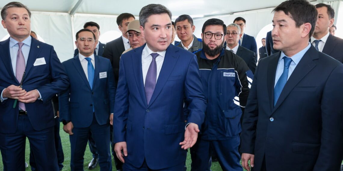 Бектенов газ өңдеу зауыттарының құрылыс барысын тексерді