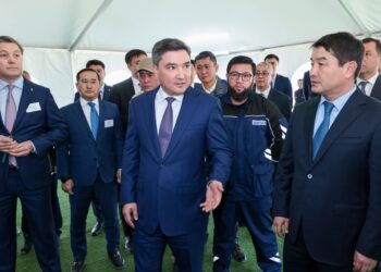 Бектенов газ өңдеу зауыттарының құрылыс барысын тексерді