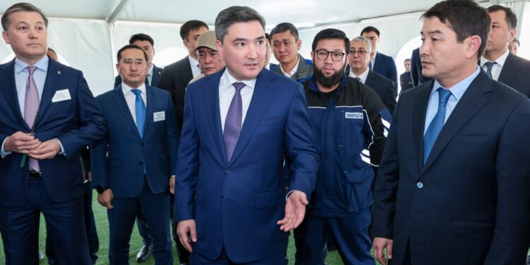 Бектенов газ өңдеу зауыттарының құрылыс барысын тексерді
