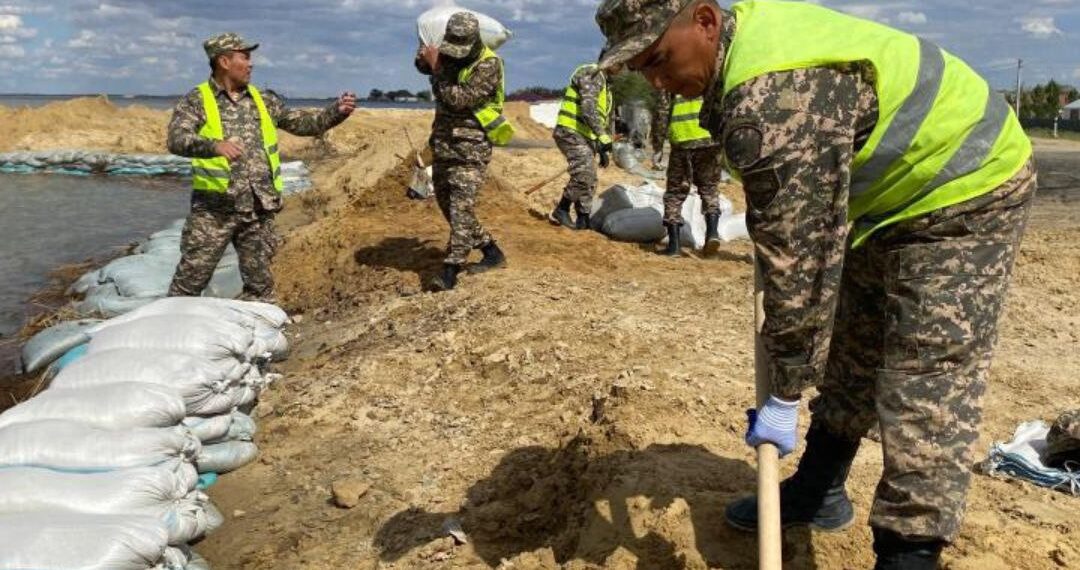 Су тасқыны. Үкімет Атырау жолдарын жөндеуге 5,9 млрд теңге бөлді