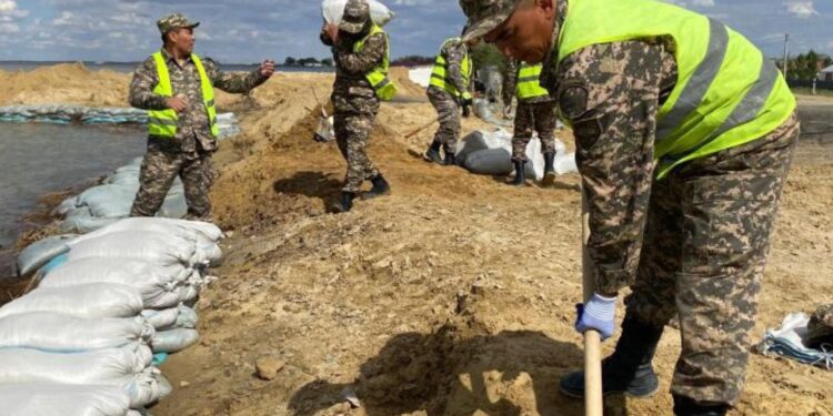 Су тасқыны. Үкімет Атырау жолдарын жөндеуге 5,9 млрд теңге бөлді