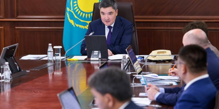 Бектенов Құқық бұзушылықтың алдын алу жөніндегі комиссия отырысын өткізді