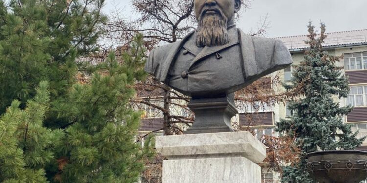 Татарстанда Абай Құнанбаевтың ескерткіш-бюсті ашылды