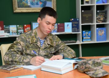 Таразда әскери борышын өтеген сарбаздар үйлеріне қайтты