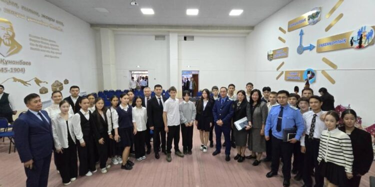 Жамбылдық прокурорлар өңірдегі 165 мектепте факультативтік сабақтар өткізді  