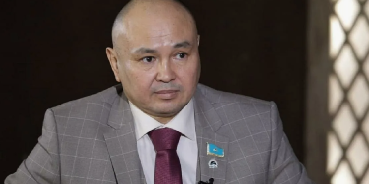 Депутат Сайыров: “Үкімет қарыз алуға әуестеніп бара жатыр“