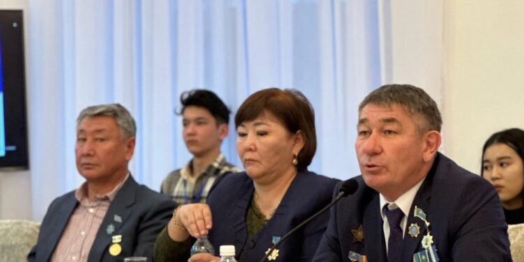 «Болашаққа үлгі»: Ардагерлер мен оқушылар арасындағы кездесу өтті