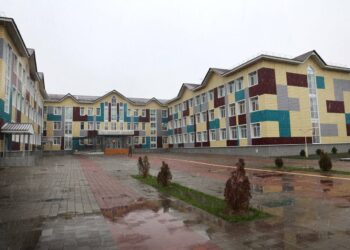 Қарашөкеев Тараз қаласындағы білім ошақтарын аралады