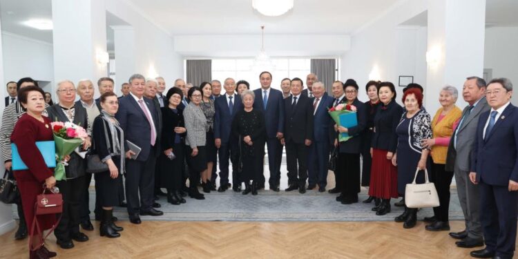 Өңір әкімі ардагерлермен кездесті