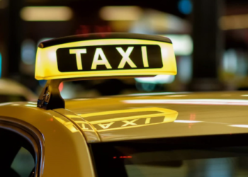 Ақмола облысында жолаушы өзіне ескерту жасаған такси жүргізушісін соққыға жыққан